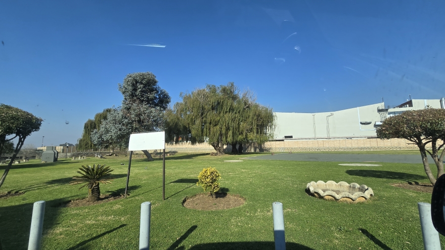 2 Bedroom Property for Sale in Mulbarton Gauteng