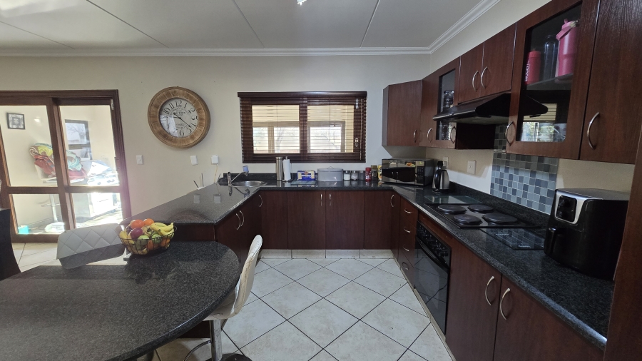 3 Bedroom Property for Sale in Glenvista Gauteng