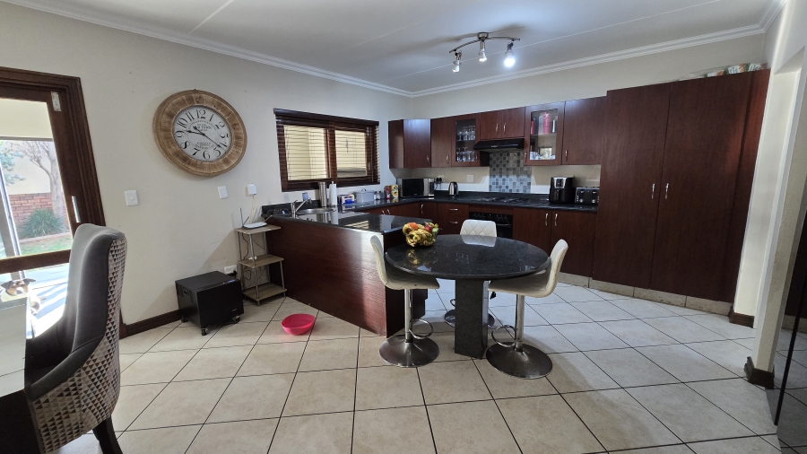 3 Bedroom Property for Sale in Glenvista Gauteng