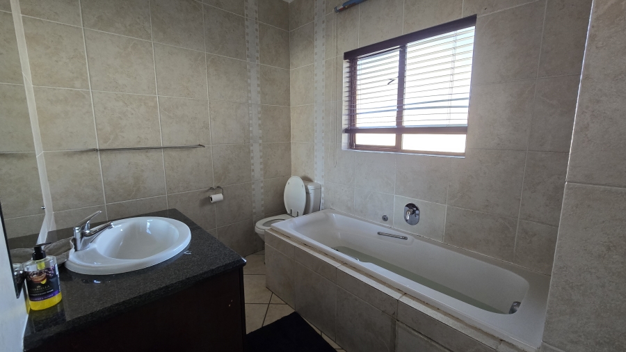 3 Bedroom Property for Sale in Glenvista Gauteng