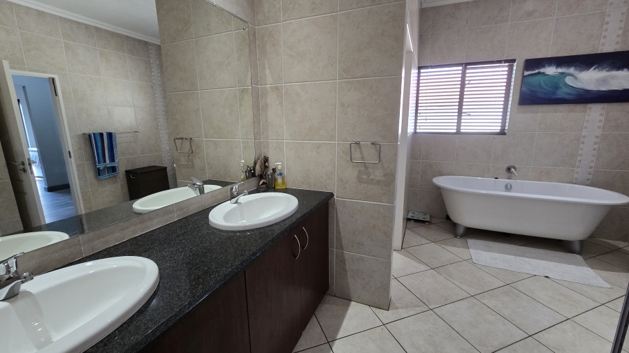 3 Bedroom Property for Sale in Glenvista Gauteng