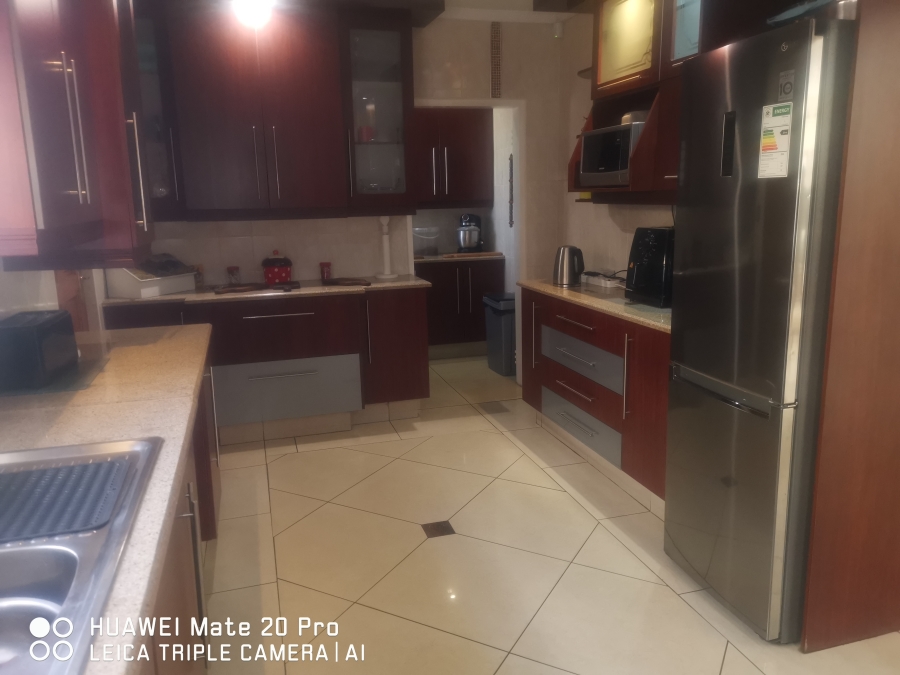 5 Bedroom Property for Sale in Brackenhurst Gauteng