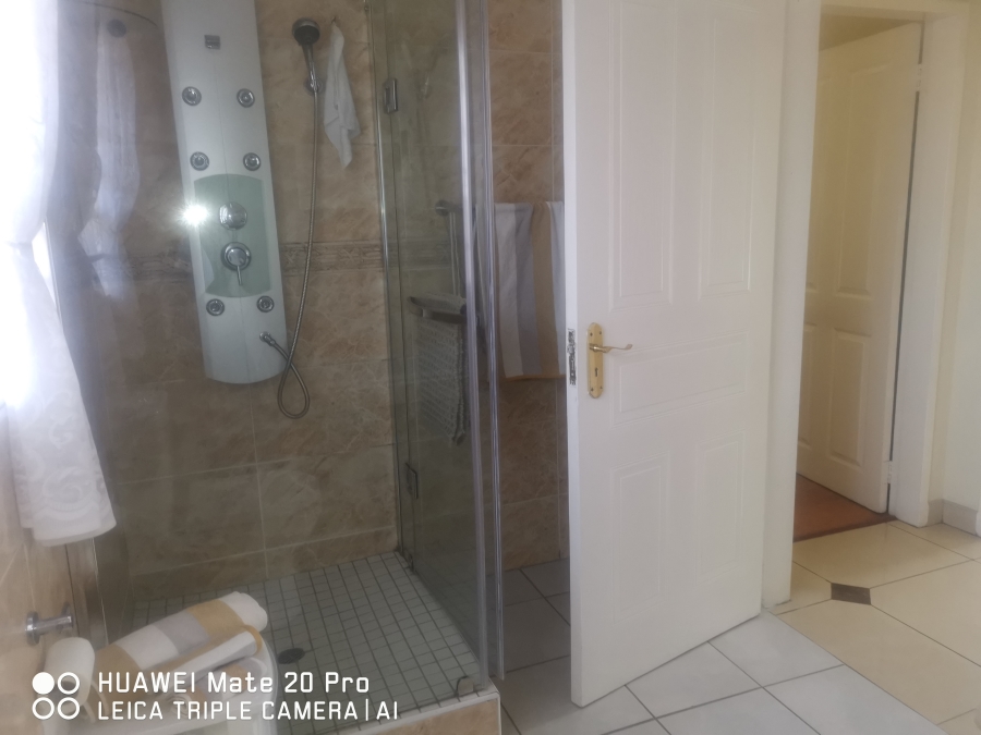 5 Bedroom Property for Sale in Brackenhurst Gauteng