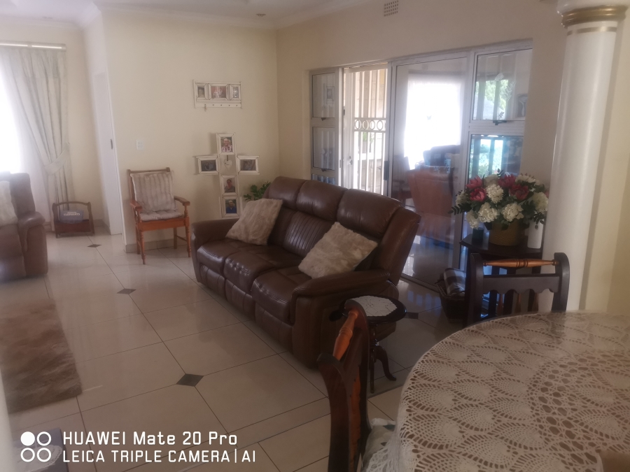 5 Bedroom Property for Sale in Brackenhurst Gauteng