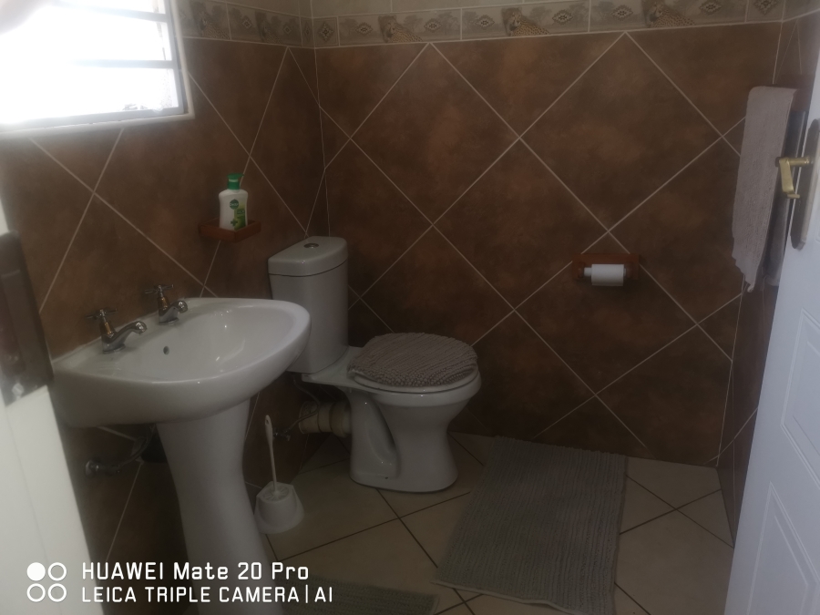 5 Bedroom Property for Sale in Brackenhurst Gauteng
