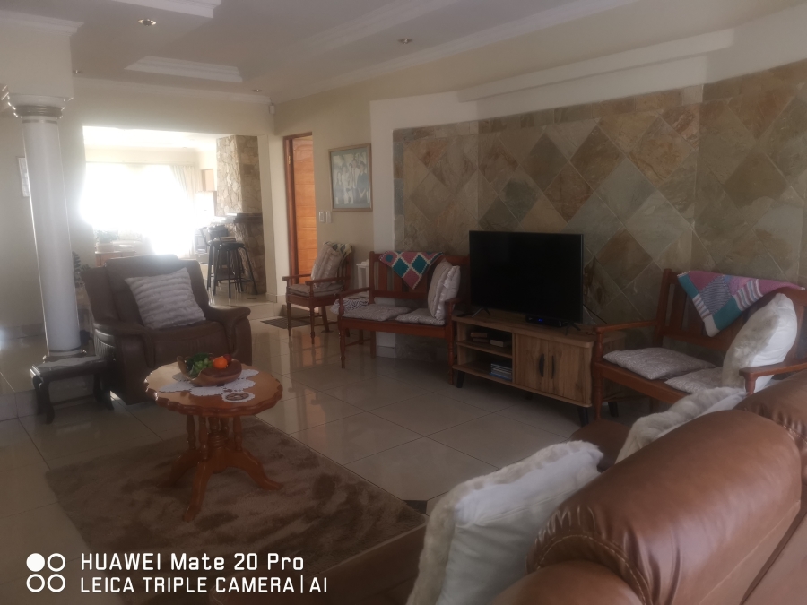 5 Bedroom Property for Sale in Brackenhurst Gauteng