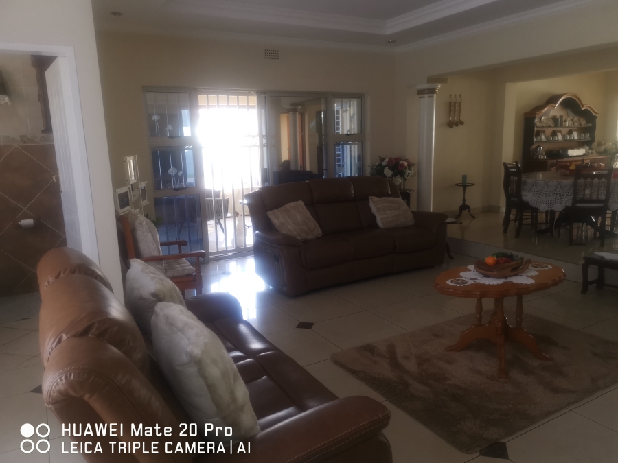 5 Bedroom Property for Sale in Brackenhurst Gauteng