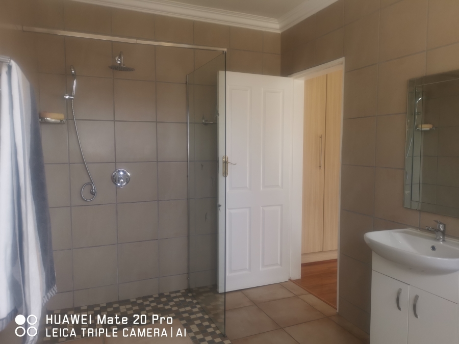 5 Bedroom Property for Sale in Brackenhurst Gauteng