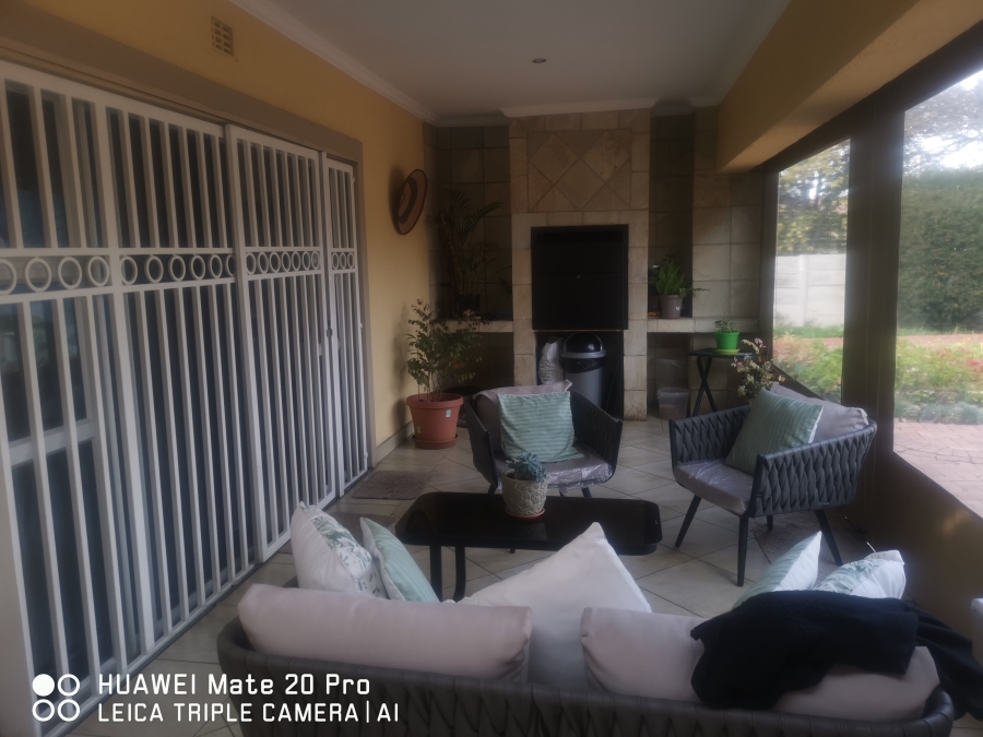 5 Bedroom Property for Sale in Brackenhurst Gauteng