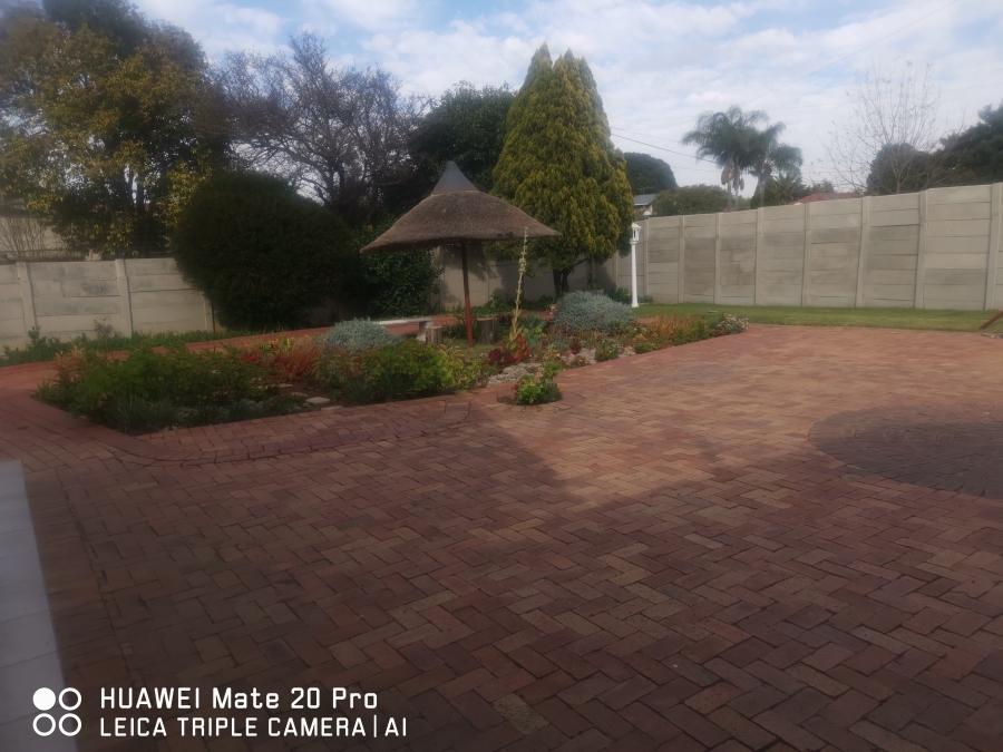 5 Bedroom Property for Sale in Brackenhurst Gauteng