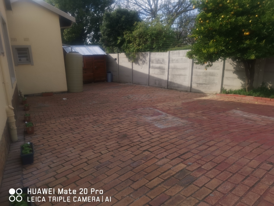 5 Bedroom Property for Sale in Brackenhurst Gauteng