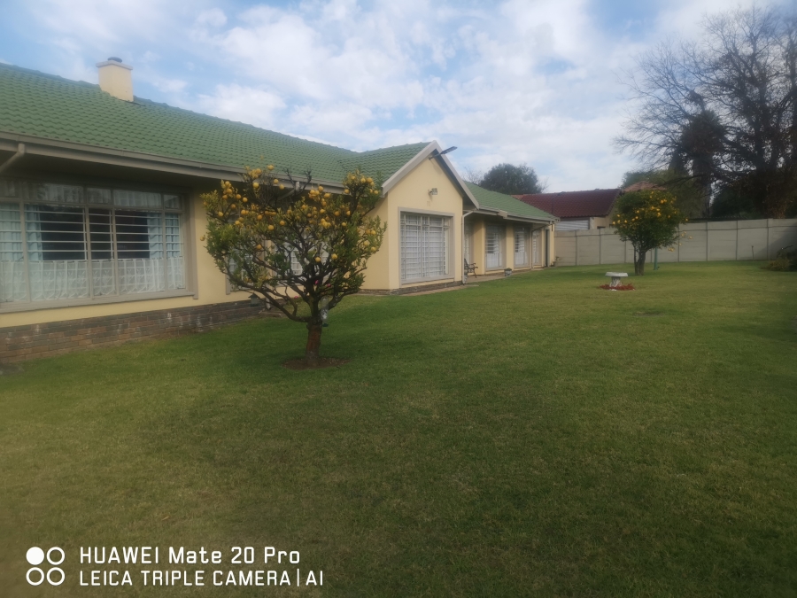 5 Bedroom Property for Sale in Brackenhurst Gauteng