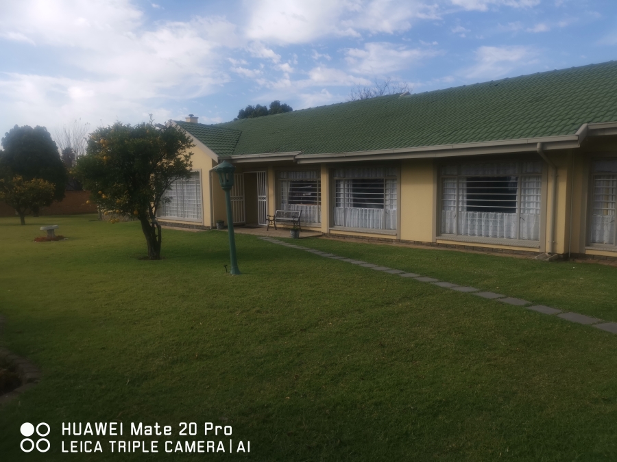 5 Bedroom Property for Sale in Brackenhurst Gauteng