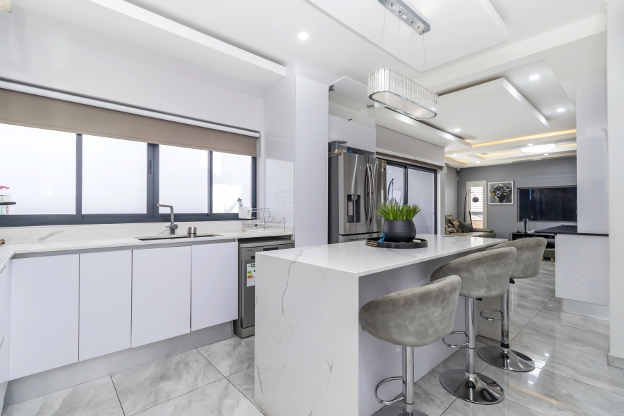 To Let 3 Bedroom Property for Rent in Bryanston Gauteng