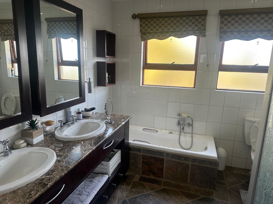 3 Bedroom Property for Sale in Dowerglen Gauteng