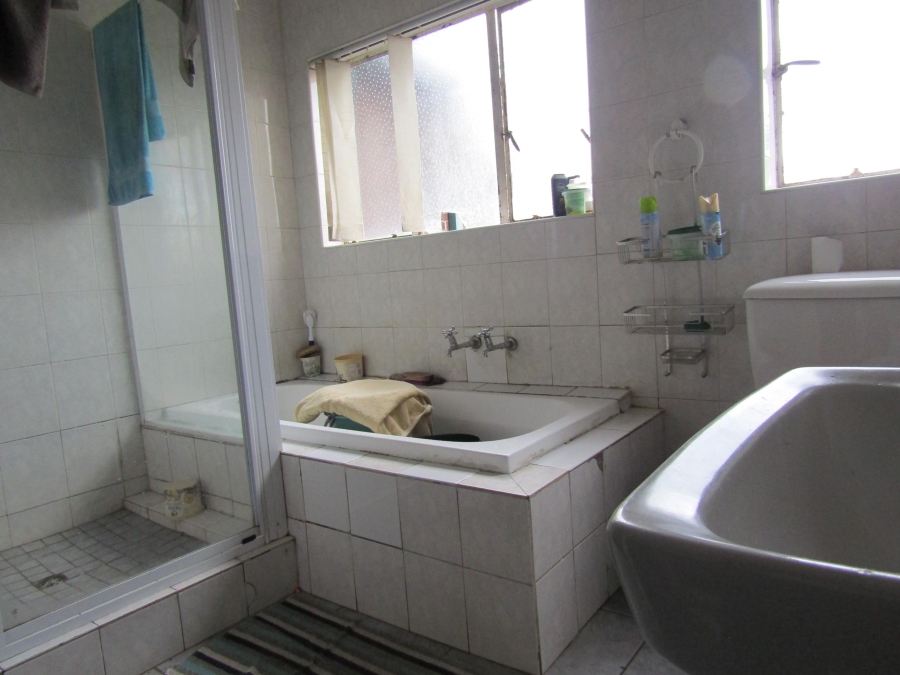 2 Bedroom Property for Sale in Windsor Gauteng