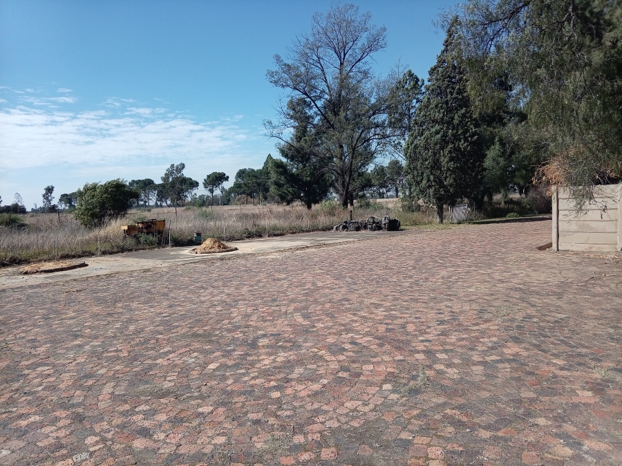 3 Bedroom Property for Sale in Theoville Gauteng