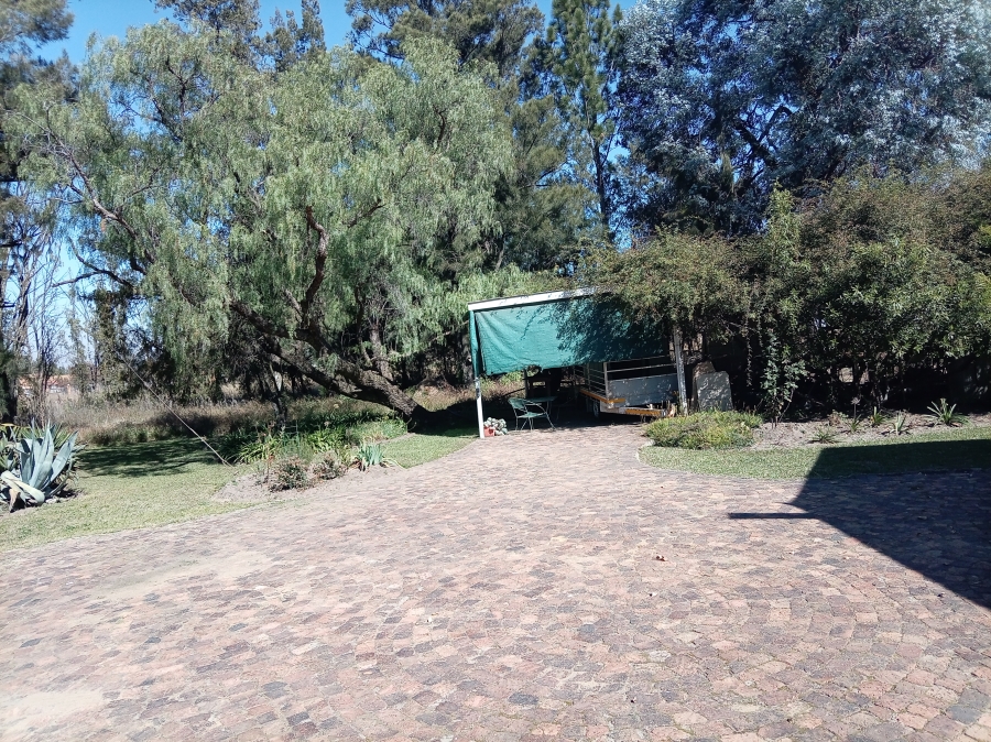 3 Bedroom Property for Sale in Theoville Gauteng