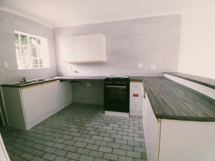 To Let 2 Bedroom Property for Rent in Helderkruin Gauteng