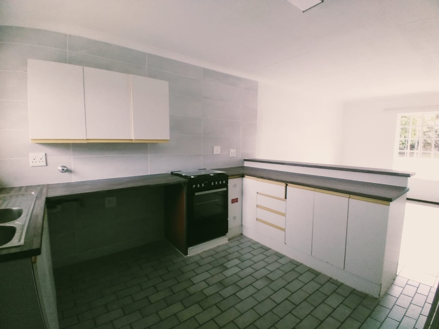 To Let 2 Bedroom Property for Rent in Helderkruin Gauteng