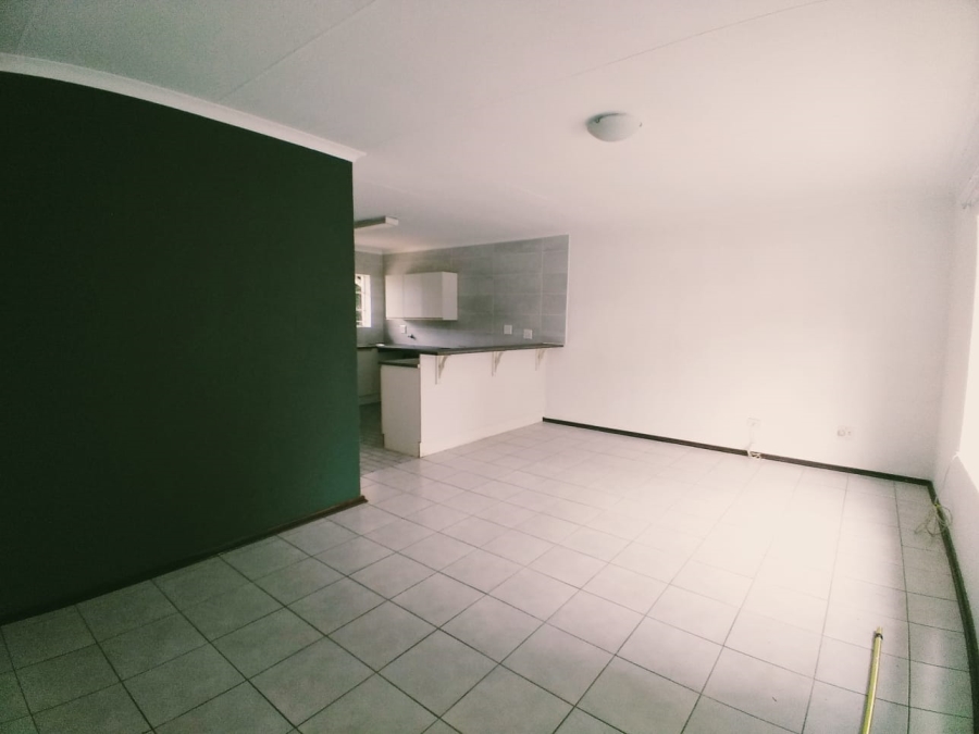 To Let 2 Bedroom Property for Rent in Helderkruin Gauteng