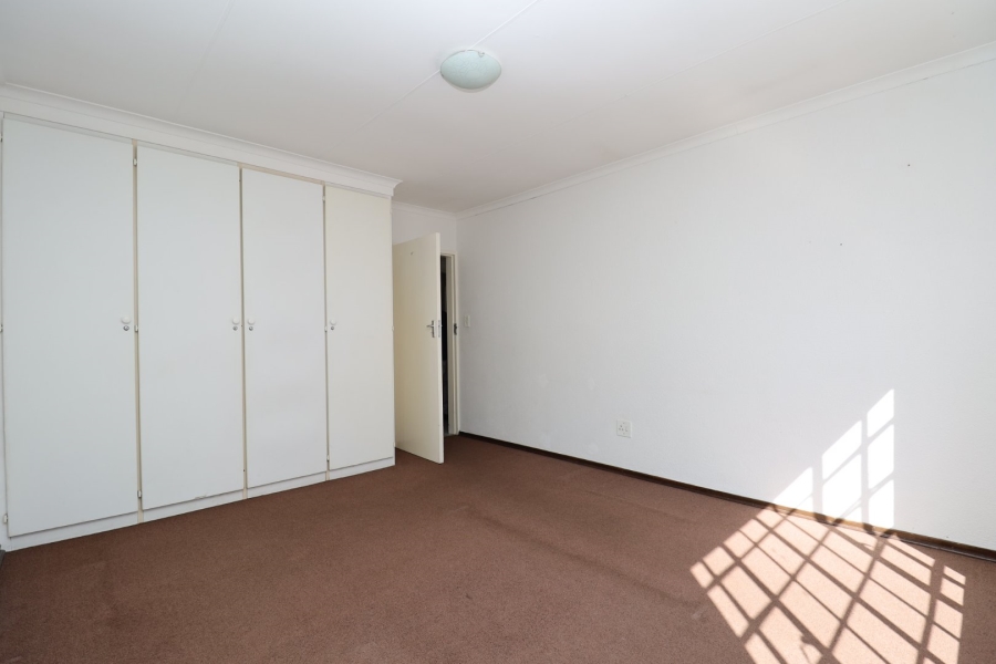 To Let 2 Bedroom Property for Rent in Helderkruin Gauteng