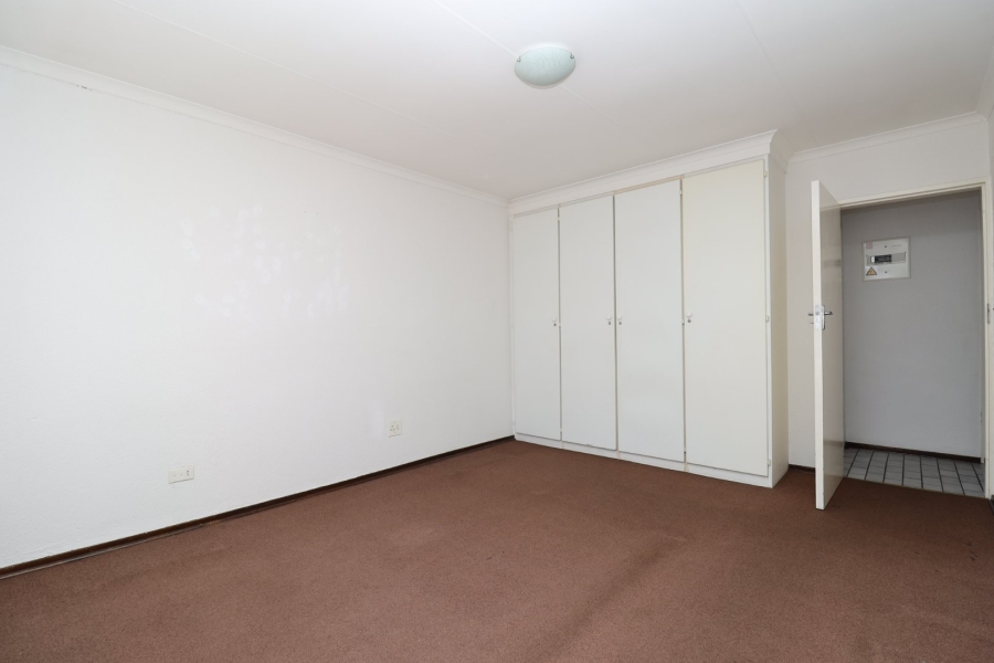 To Let 2 Bedroom Property for Rent in Helderkruin Gauteng