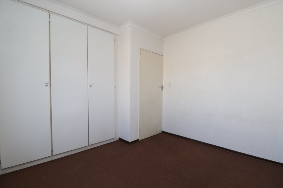 To Let 2 Bedroom Property for Rent in Helderkruin Gauteng