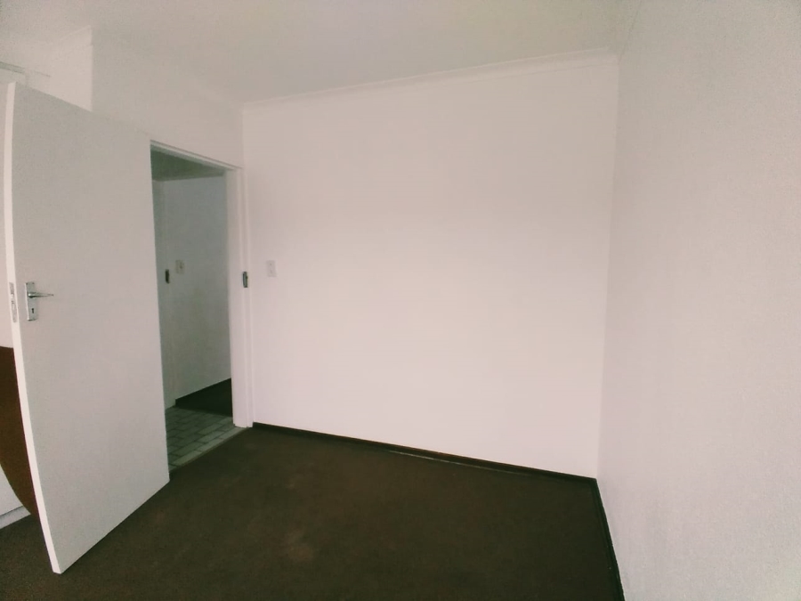 To Let 2 Bedroom Property for Rent in Helderkruin Gauteng