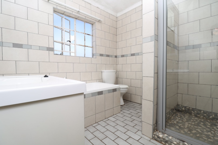 To Let 2 Bedroom Property for Rent in Helderkruin Gauteng