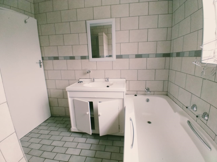 To Let 2 Bedroom Property for Rent in Helderkruin Gauteng