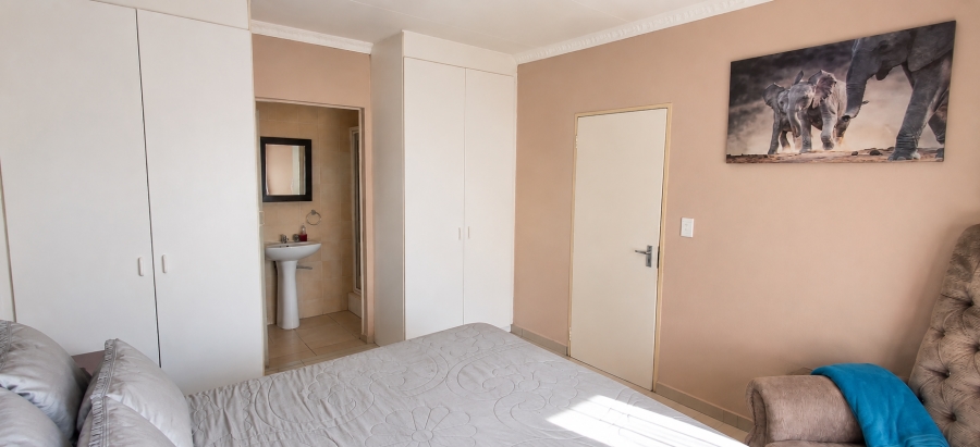 3 Bedroom Property for Sale in Heuwelsig Estate Gauteng