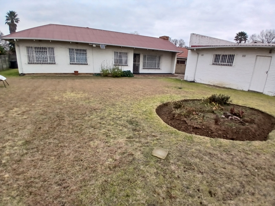 3 Bedroom Property for Sale in Dunnottar Gauteng