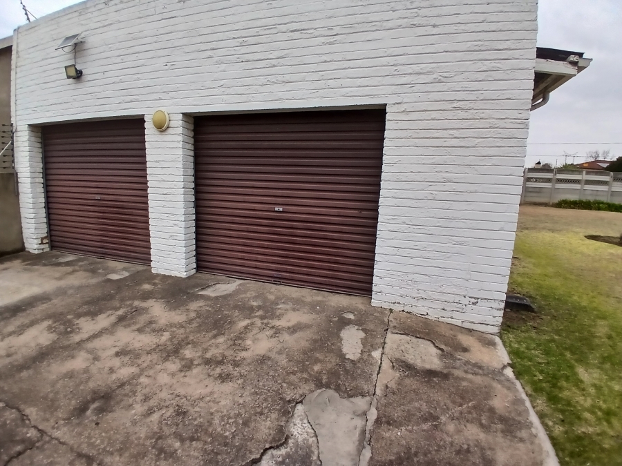 3 Bedroom Property for Sale in Dunnottar Gauteng