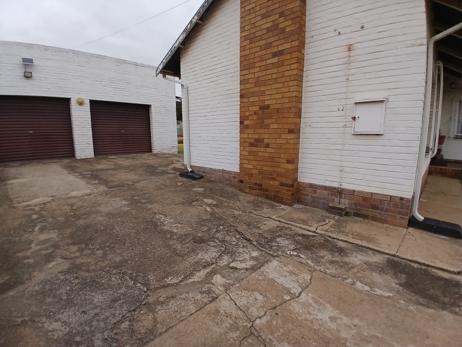 3 Bedroom Property for Sale in Dunnottar Gauteng