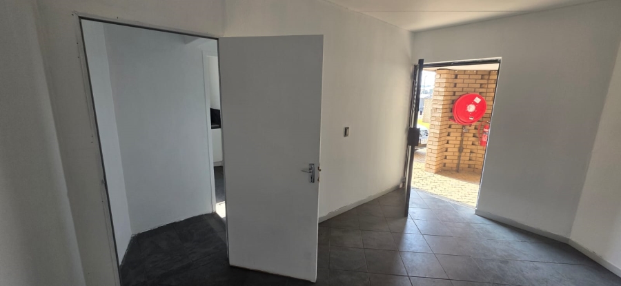 To Let Commercial Property for Rent in Jet Park Gauteng