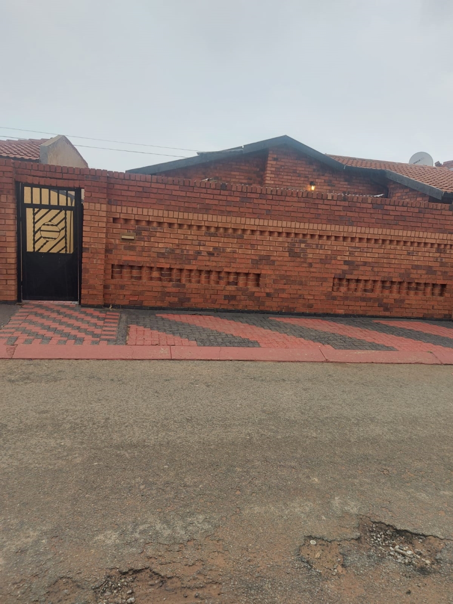 To Let 2 Bedroom Property for Rent in Protea Glen Gauteng