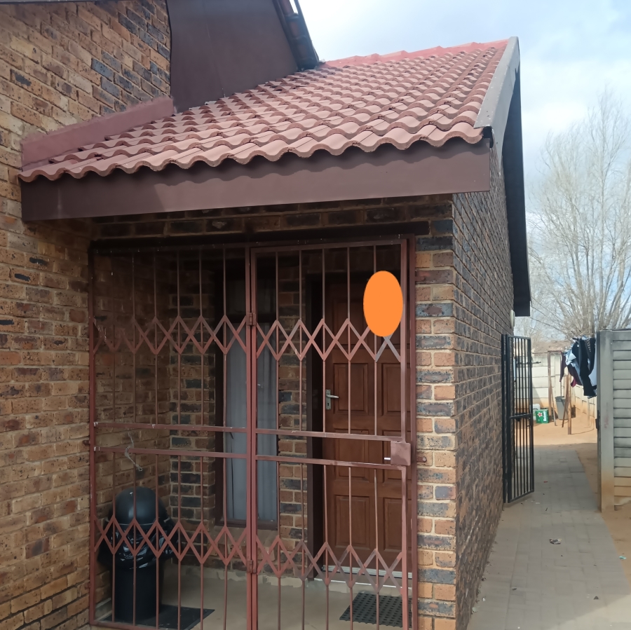 2 Bedroom Property for Sale in Olievenhoutbosch Gauteng