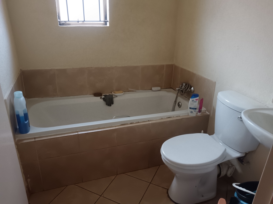 2 Bedroom Property for Sale in Olievenhoutbosch Gauteng