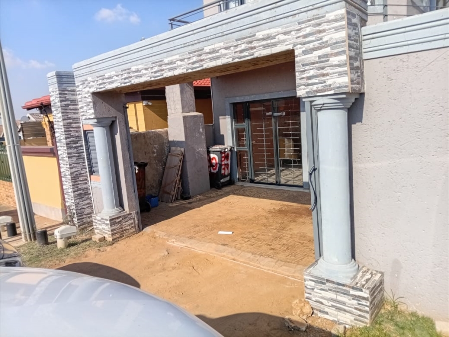 10 Bedroom Property for Sale in Toekomsrus Gauteng