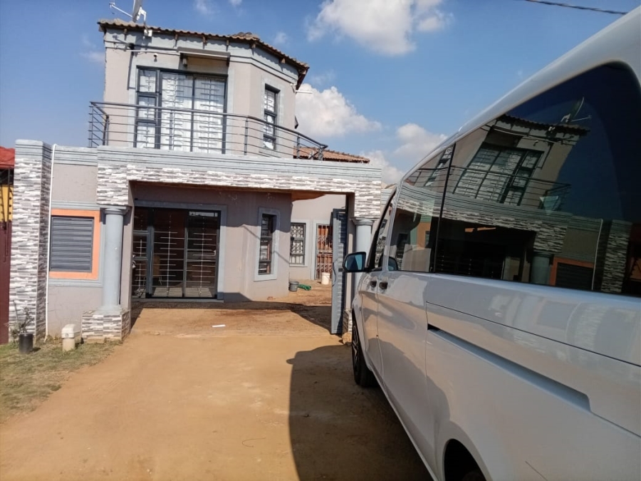 10 Bedroom Property for Sale in Toekomsrus Gauteng