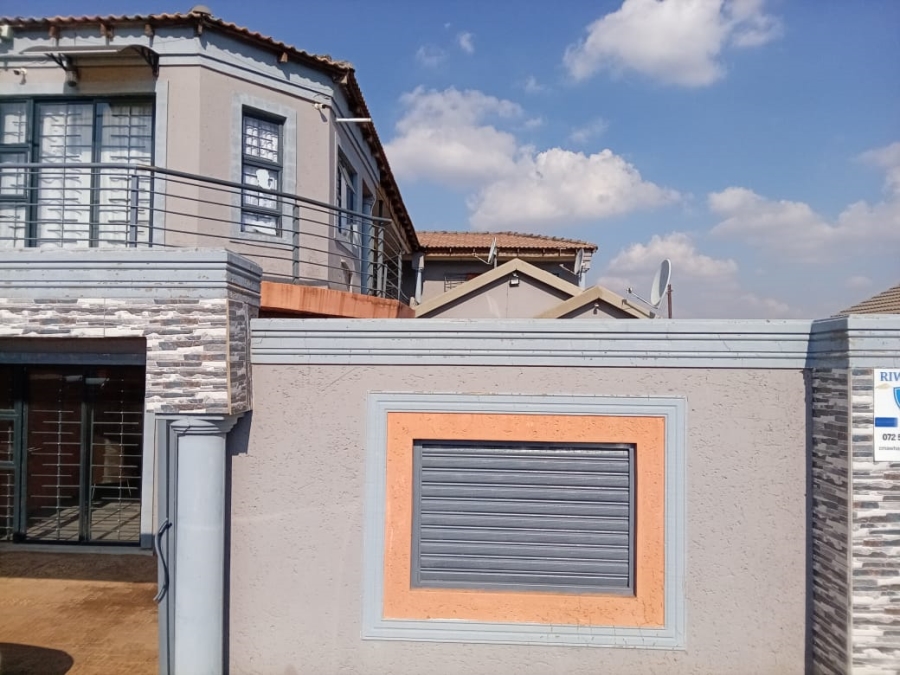10 Bedroom Property for Sale in Toekomsrus Gauteng
