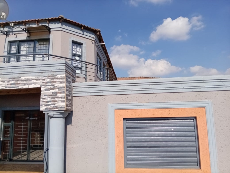 10 Bedroom Property for Sale in Toekomsrus Gauteng