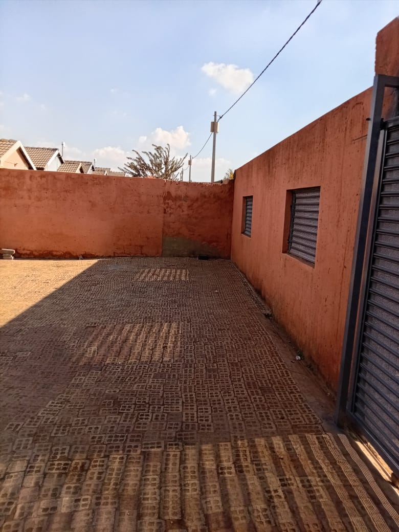 10 Bedroom Property for Sale in Toekomsrus Gauteng