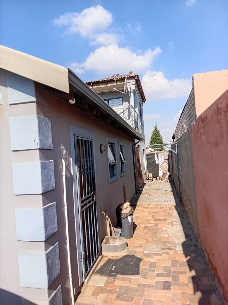 10 Bedroom Property for Sale in Toekomsrus Gauteng