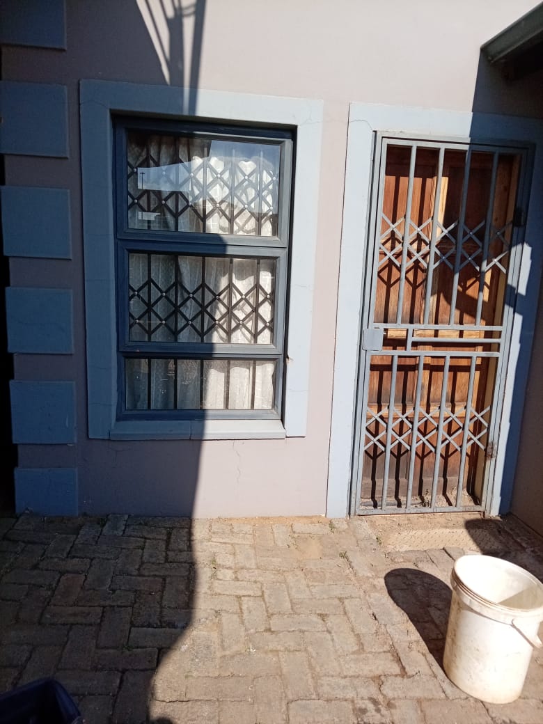 10 Bedroom Property for Sale in Toekomsrus Gauteng