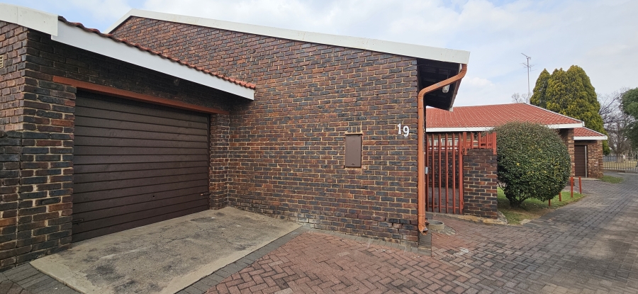 2 Bedroom Property for Sale in Three Rivers Gauteng