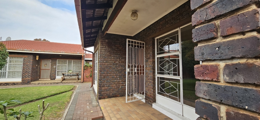 2 Bedroom Property for Sale in Three Rivers Gauteng