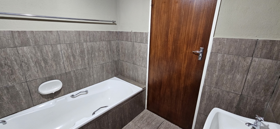 2 Bedroom Property for Sale in Three Rivers Gauteng