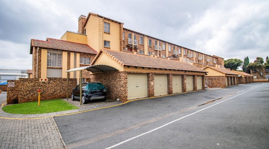 To Let 2 Bedroom Property for Rent in Halfway Gardens Gauteng